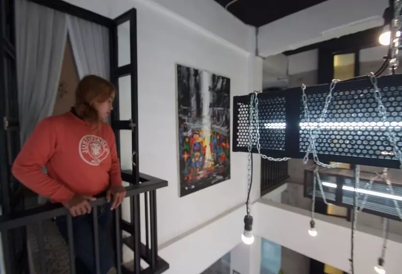 هتل V1 Room