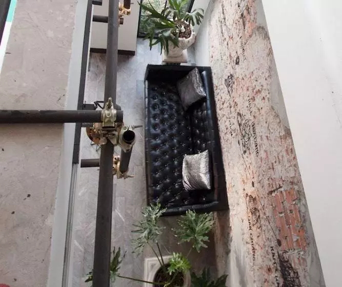 هتل V1 Room
