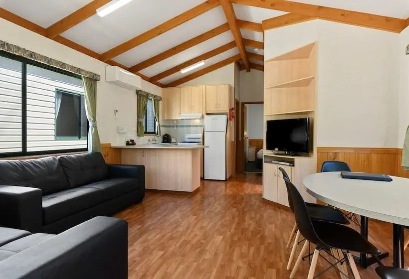 هتل Bright Riverside Holiday Park