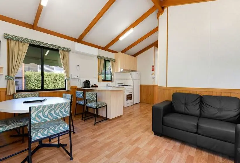 هتل Bright Riverside Holiday Park