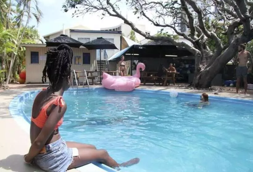 هتل Darwin Hostel