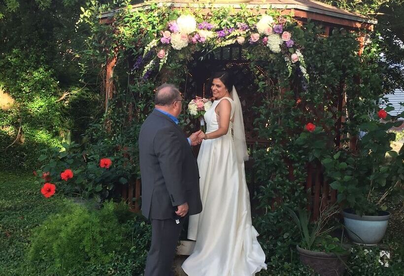 فندق Avenue O Bed And Breakfast