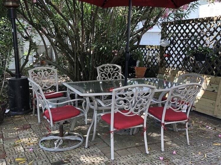 فندق Avenue O Bed And Breakfast