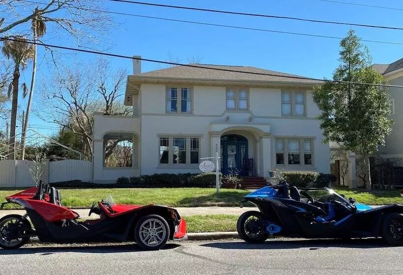 هتل Avenue O Bed And Breakfast