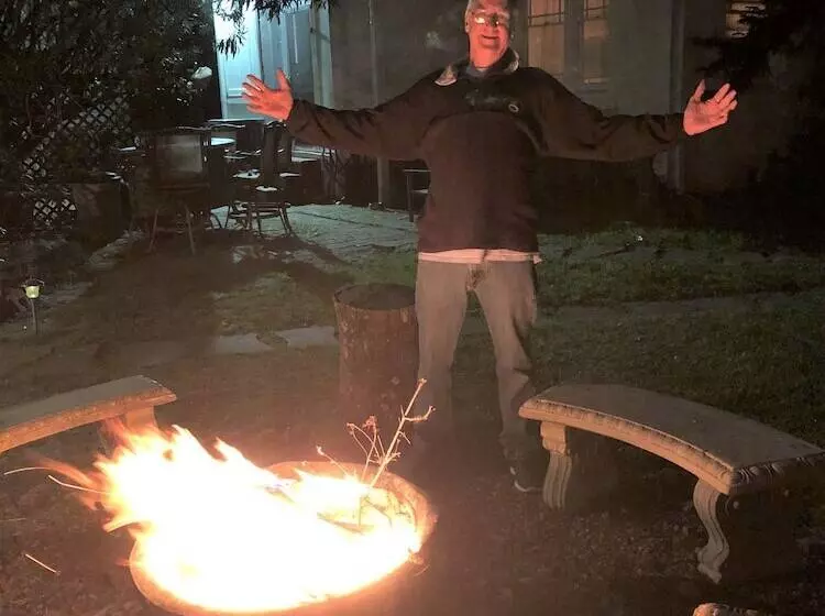 هتل Avenue O Bed And Breakfast