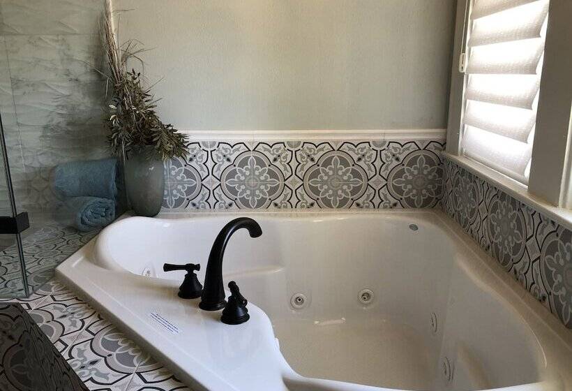 فندق Avenue O Bed And Breakfast