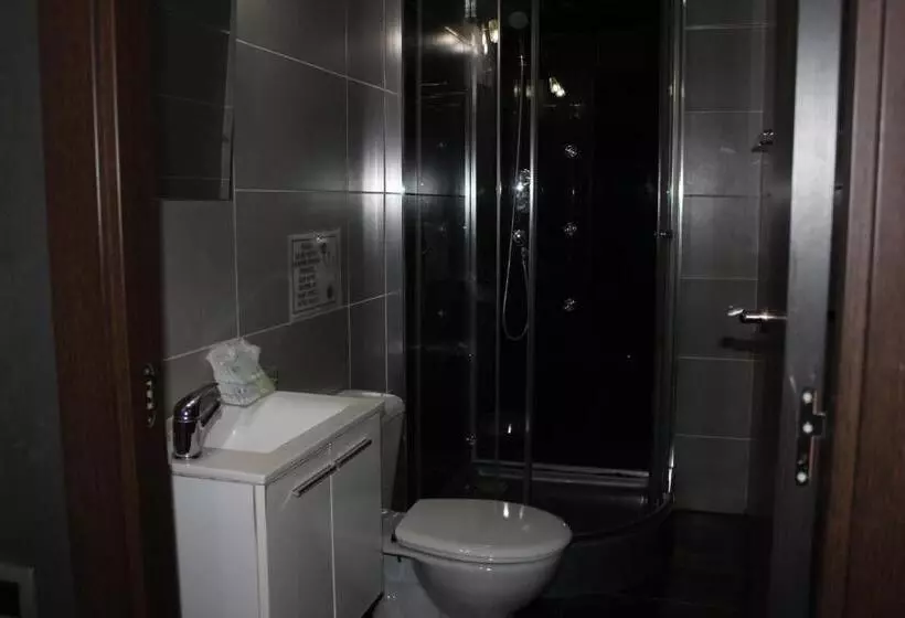 هتل Bcn Condal Hostal