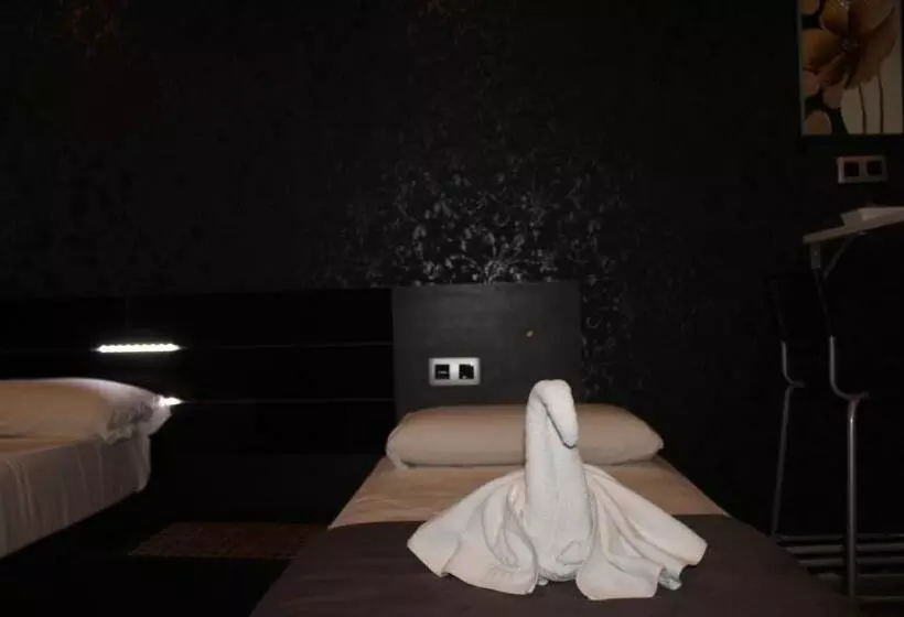 هتل Bcn Condal Hostal