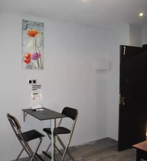 هتل Bcn Condal Hostal