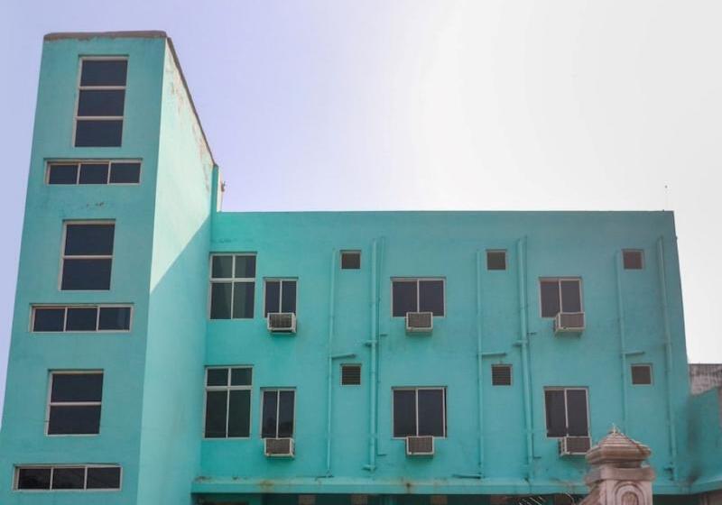 호텔 Holiday Resort