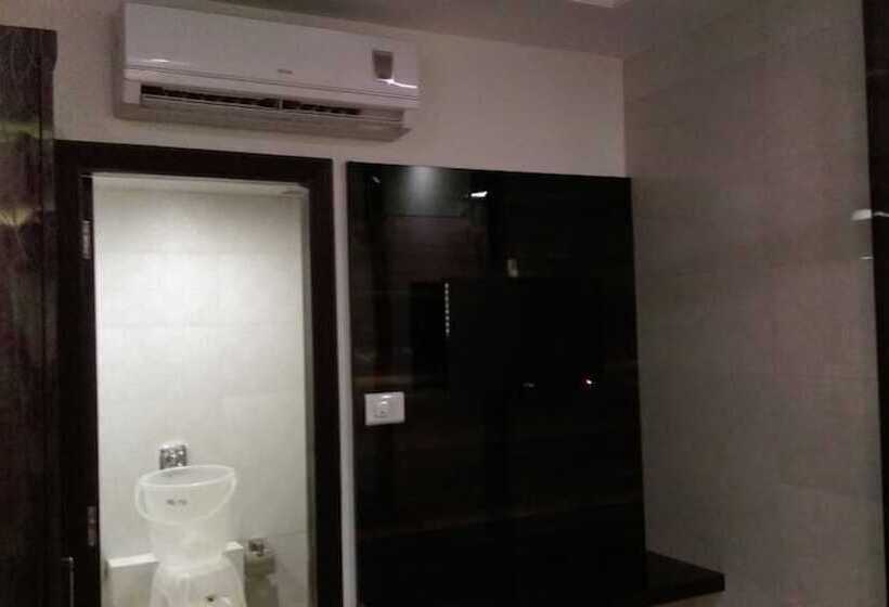 Отель Palace Residency Near Lokmanya Tilak Terminus