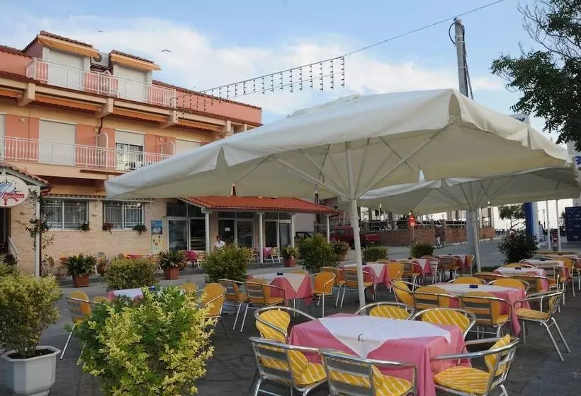 Hotelli Villa Theodora