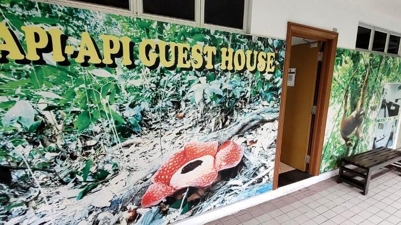 Hôtel Api Api Guest House