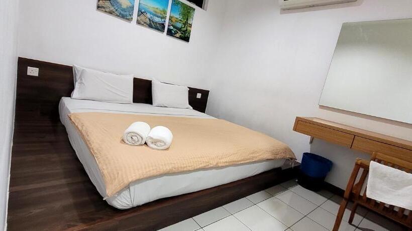 Hôtel Api Api Guest House