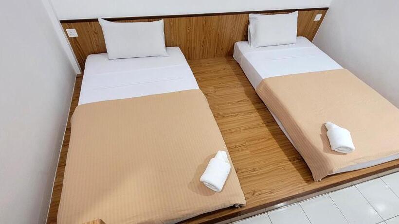 Hôtel Api Api Guest House