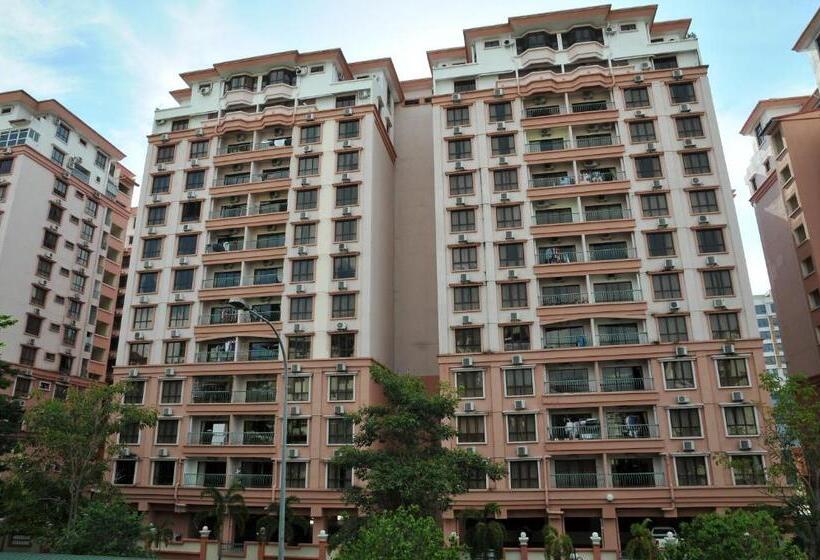 Hôtel Api Api Guest House