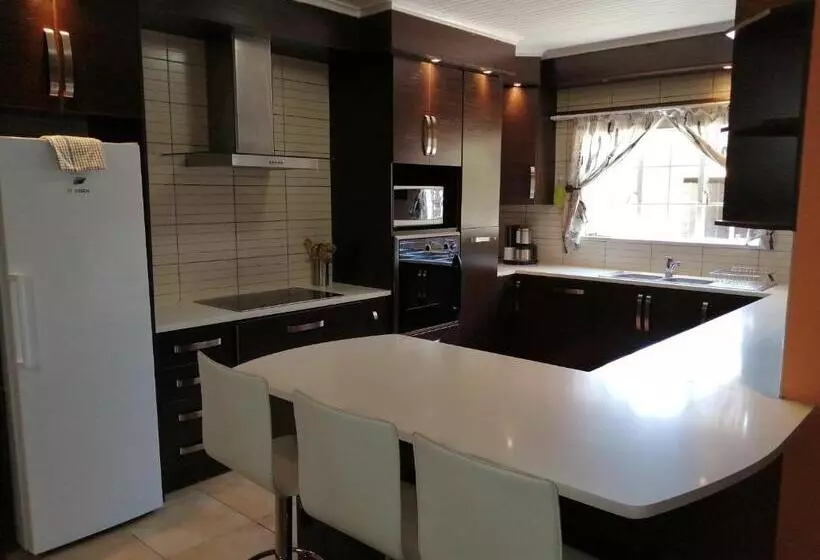 هتل Capbon Guesthouse