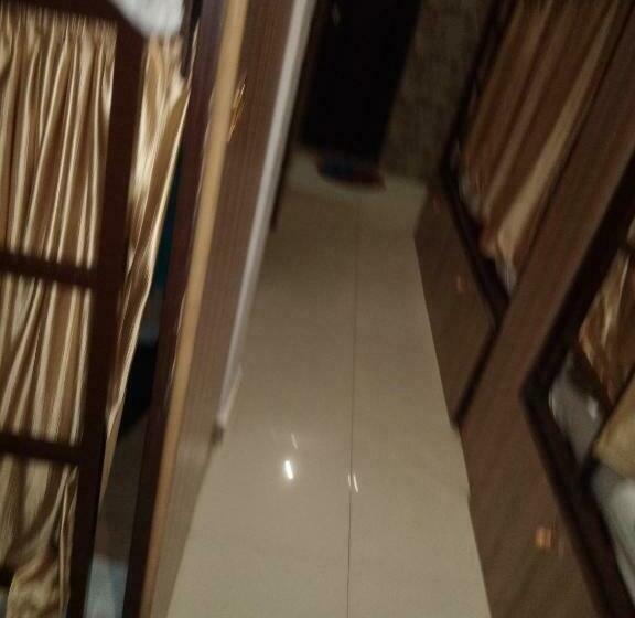 Hotelli Golden Dormitory   Hostel