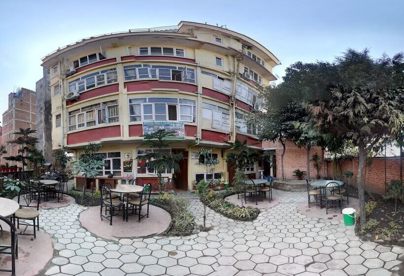 هتل Holy Temple Tree & Chautari Cafe