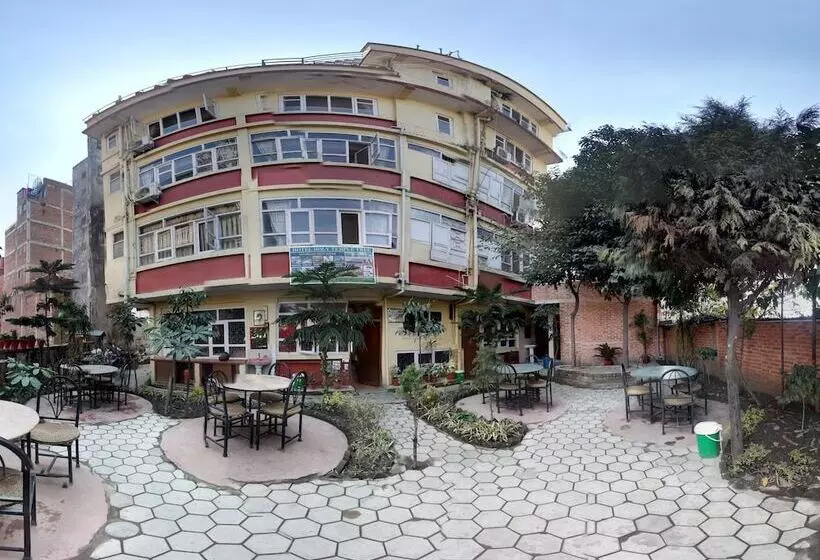 هتل Holy Temple Tree & Chautari Cafe