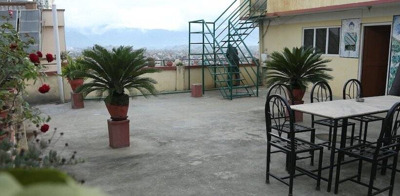 هتل Holy Temple Tree & Chautari Cafe