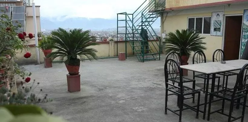 هتل Holy Temple Tree & Chautari Cafe