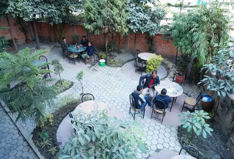 هتل Holy Temple Tree & Chautari Cafe