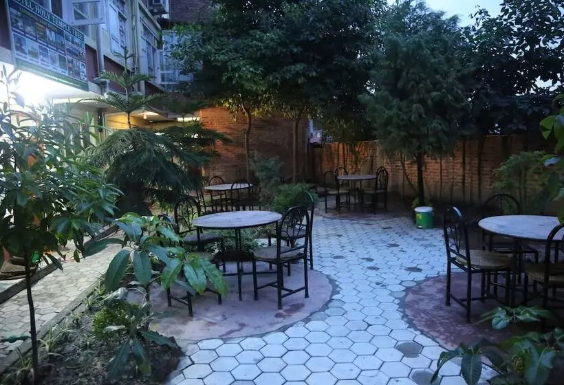 هتل Holy Temple Tree & Chautari Cafe