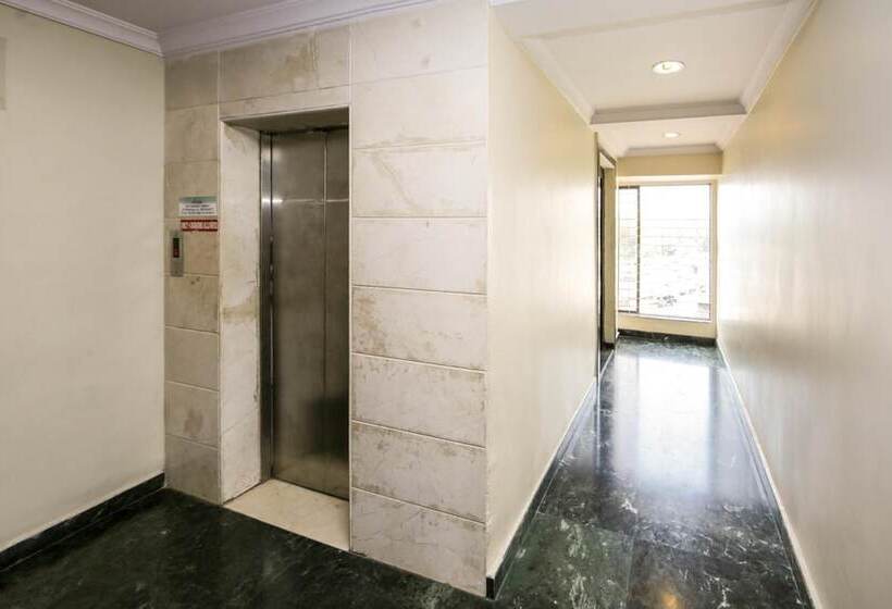 Lucky Hotel Goregaon