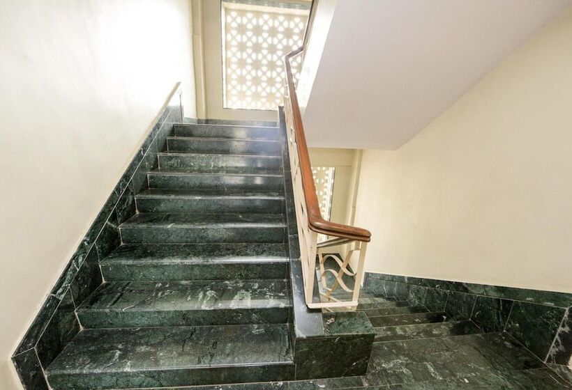 Lucky Hotel Goregaon