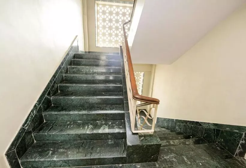 Lucky Hotel Goregaon