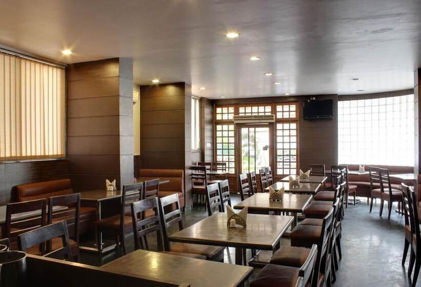 Lucky Hotel Goregaon