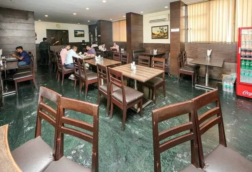 Lucky Hotel Goregaon