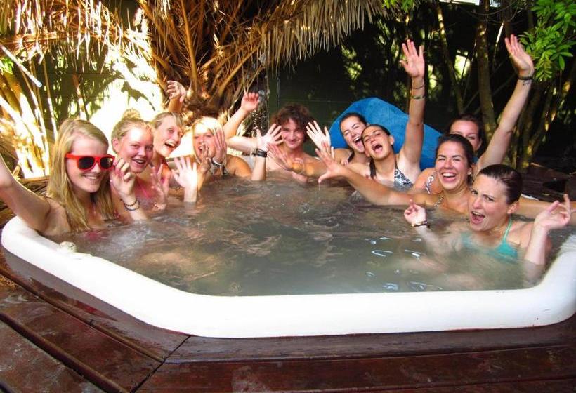 בית מלון כפרי Saltycrax Backpackers And Surf Hostel By Curiocity