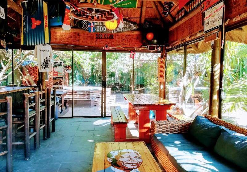 בית מלון כפרי Saltycrax Backpackers And Surf Hostel By Curiocity