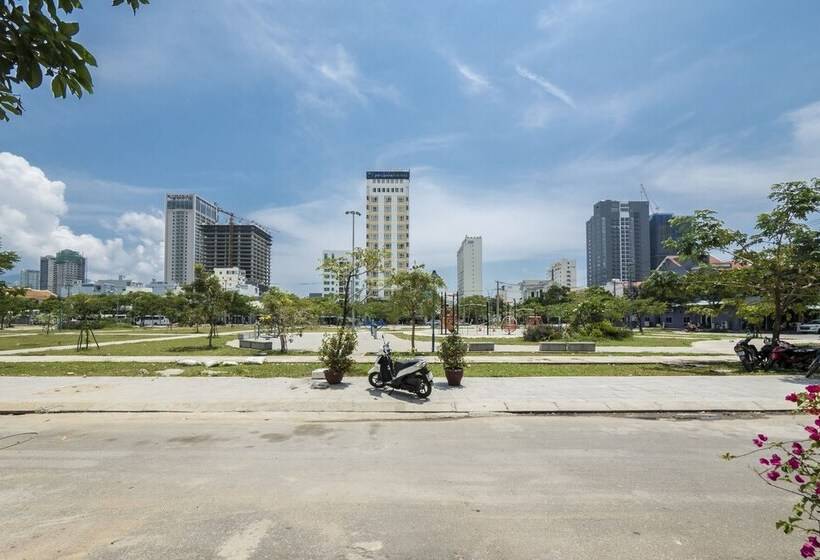 Hanoi Blue Hotel The Water Front