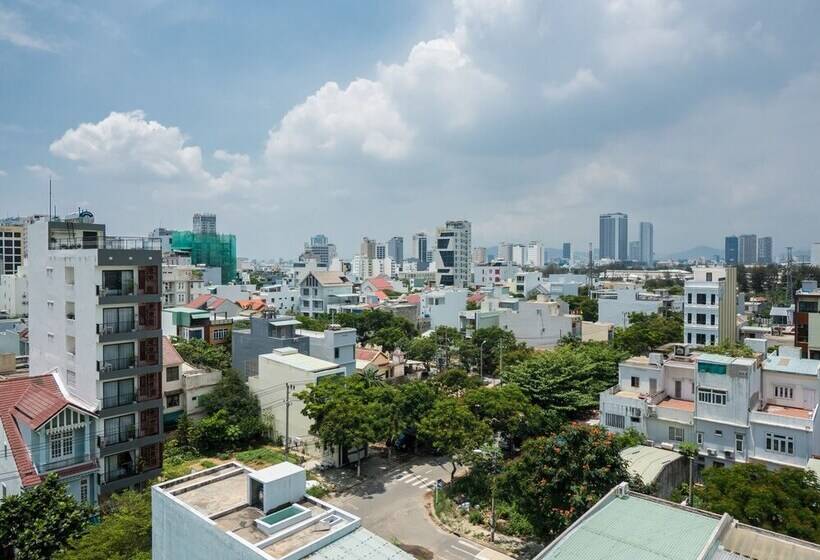 Hanoi Blue Hotel The Water Front