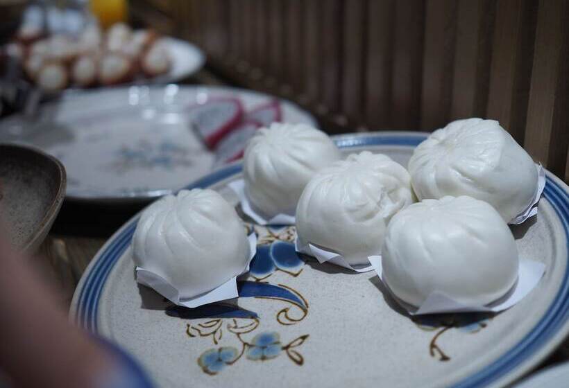 Hanoi Blue Hotel The Water Front