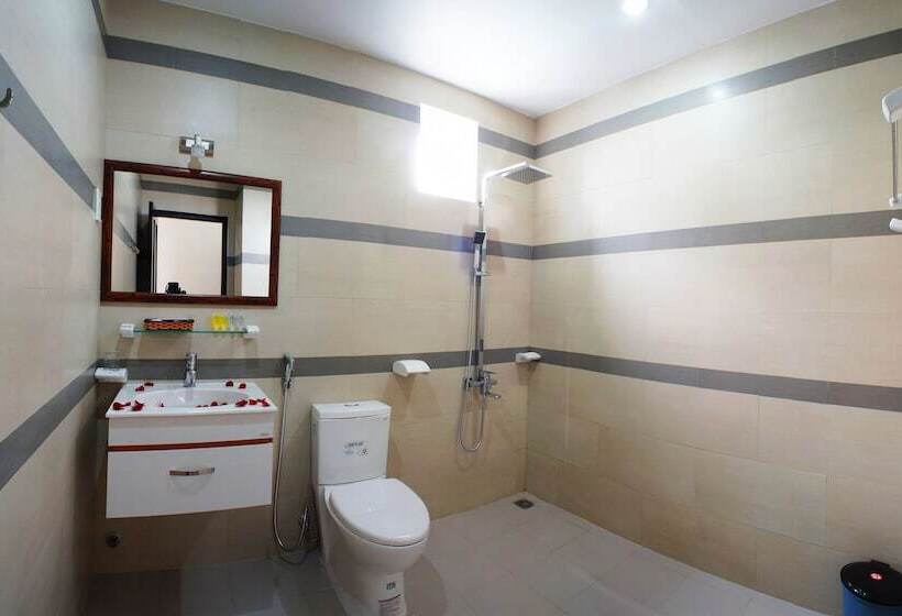 Hanoi Blue Hotel The Water Front