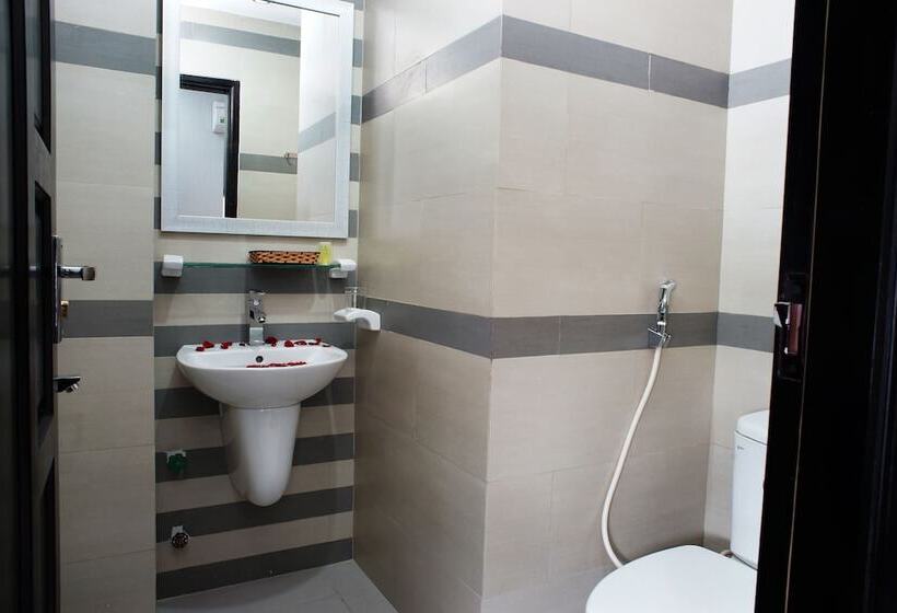 Hanoi Blue Hotel The Water Front