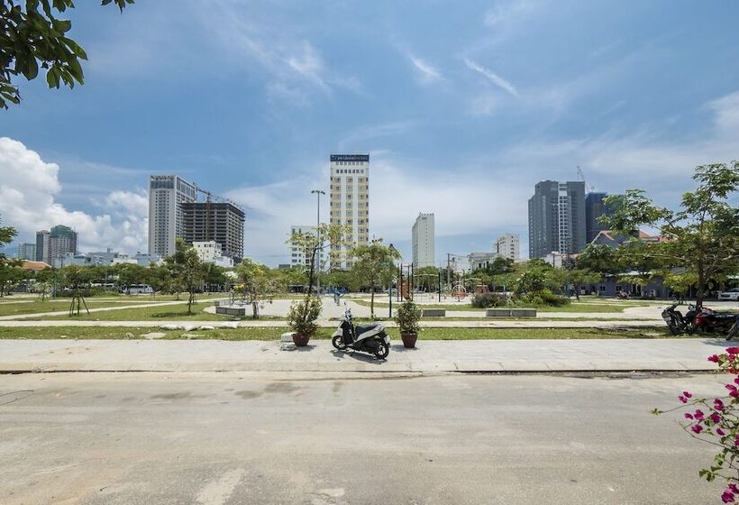 Hanoi Blue Hotel The Water Front