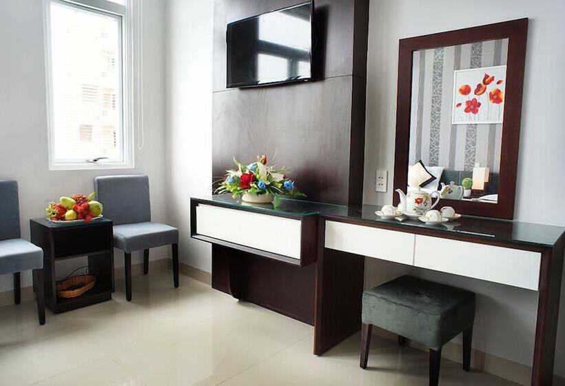 Hanoi Blue Hotel The Water Front