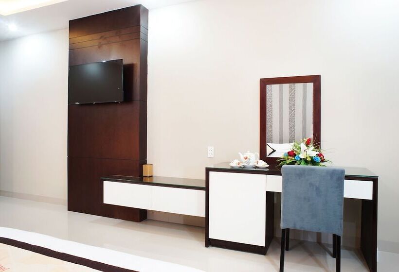 Hanoi Blue Hotel The Water Front