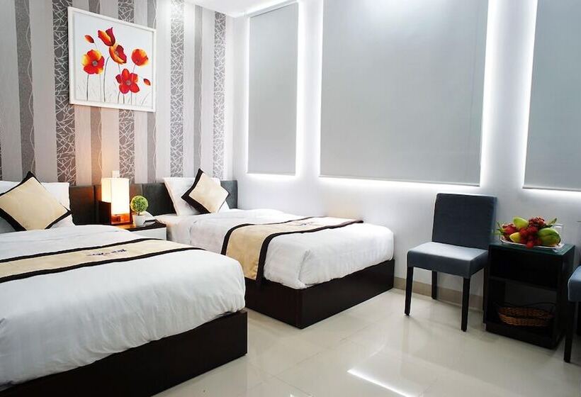 Hanoi Blue Hotel The Water Front