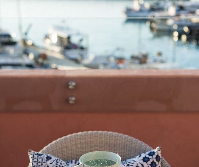 هتل Avra Apartments Venetian Harbour