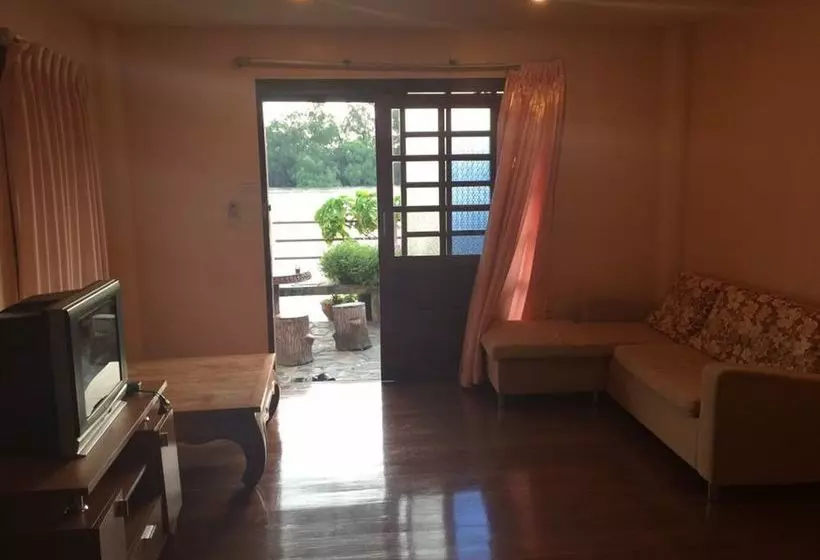 ホテル Kruamaeurai Homestay