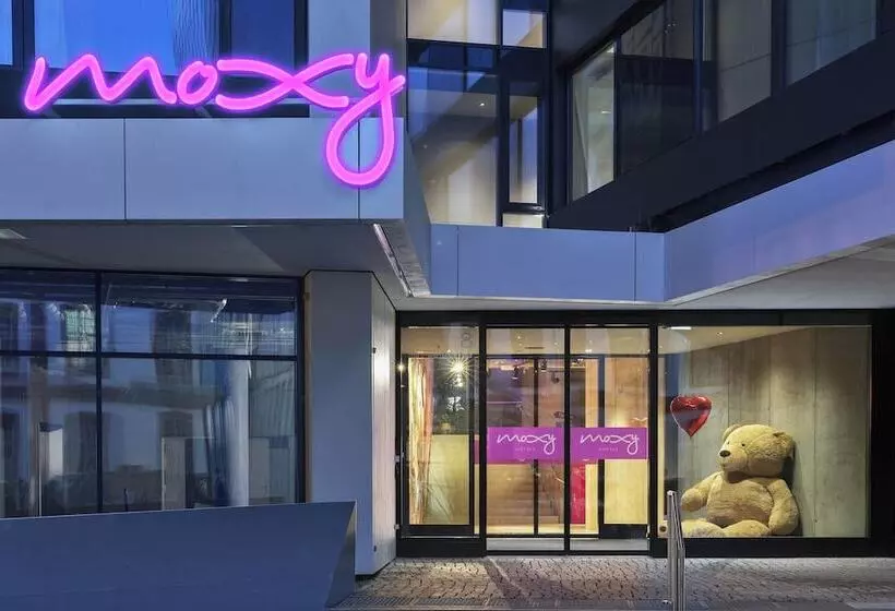 ホテル Moxy Frankfurt City Center
