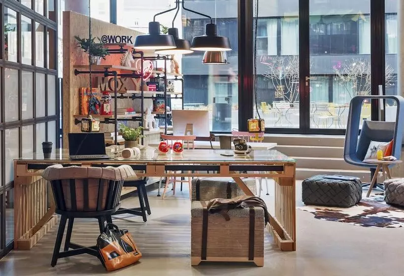 ホテル Moxy Frankfurt City Center