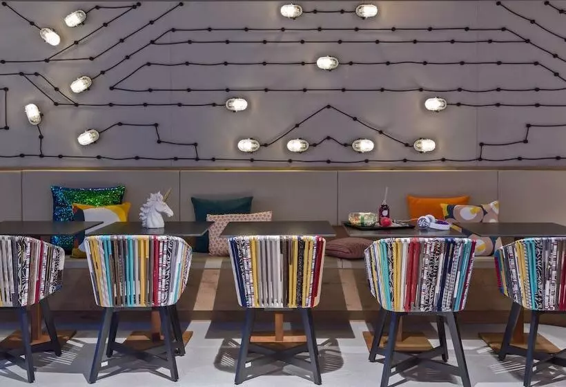 ホテル Moxy Frankfurt City Center