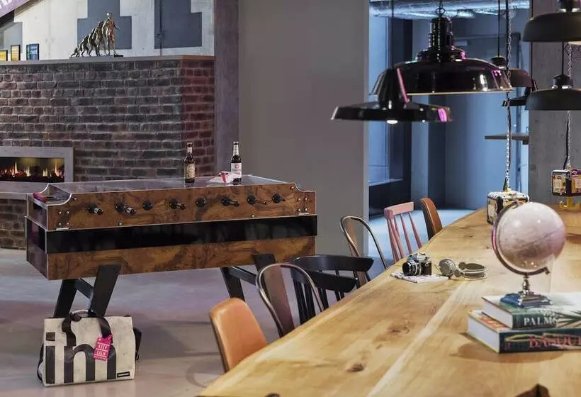 ホテル Moxy Frankfurt City Center